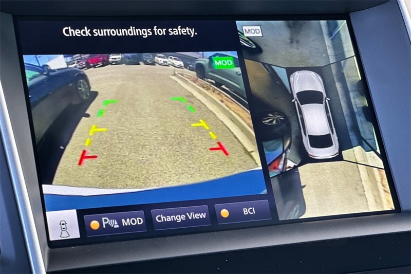 INFINITI Q50 Vehicle Full-screen Gallery Image 19