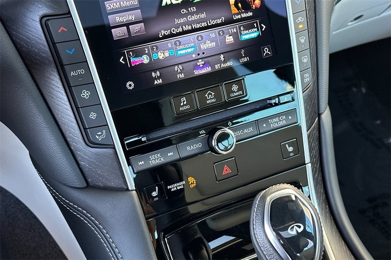 INFINITI Q50 Vehicle Full-screen Gallery Image 20