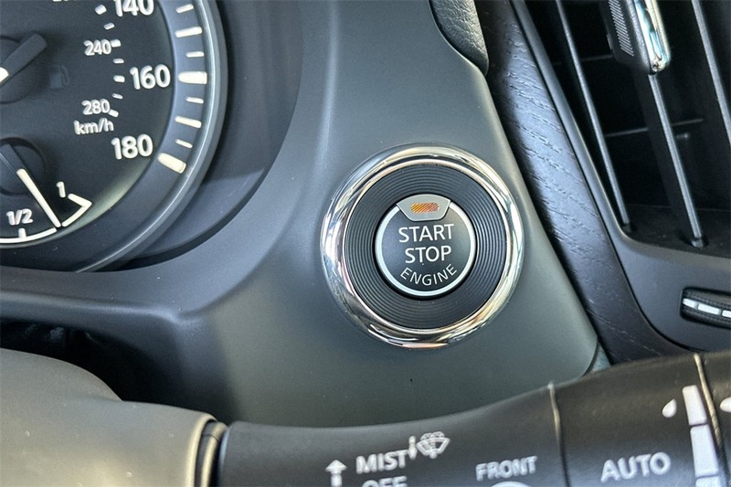 INFINITI Q50 Vehicle Full-screen Gallery Image 22
