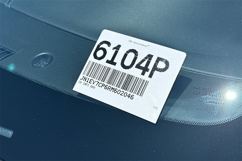 INFINITI Q50 Vehicle Full-screen Gallery Image 28
