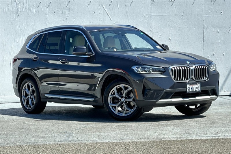 BMW X3 Vehicle Full-screen Gallery Image 02