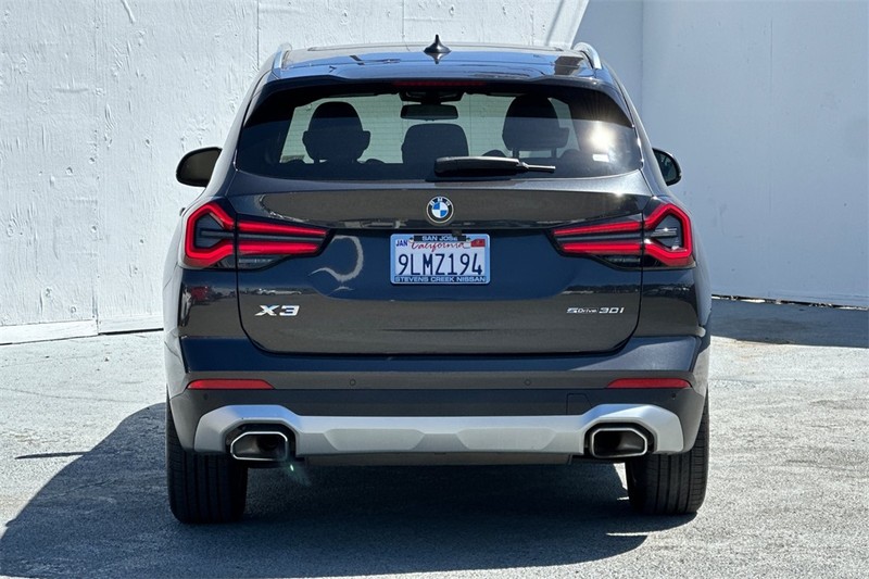 BMW X3 Vehicle Full-screen Gallery Image 05