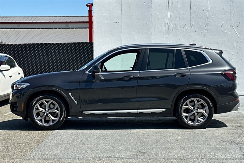 BMW X3 Vehicle Full-screen Gallery Image 07