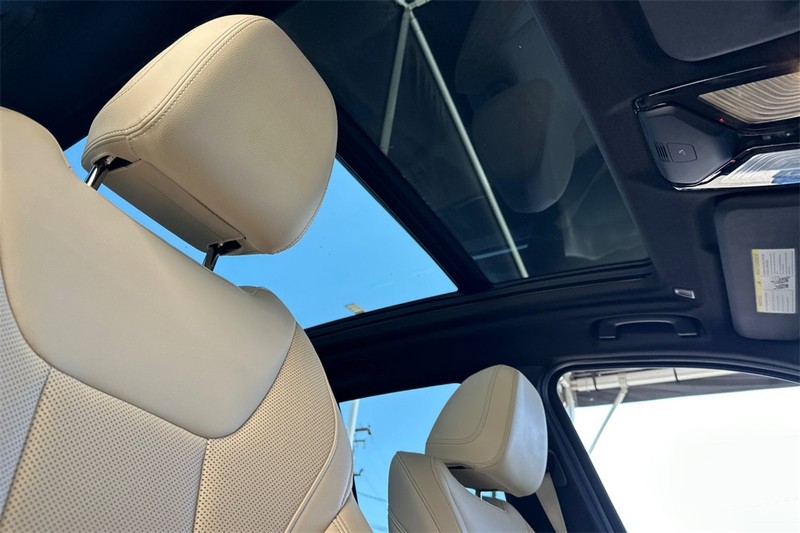 BMW X3 Vehicle Full-screen Gallery Image 17
