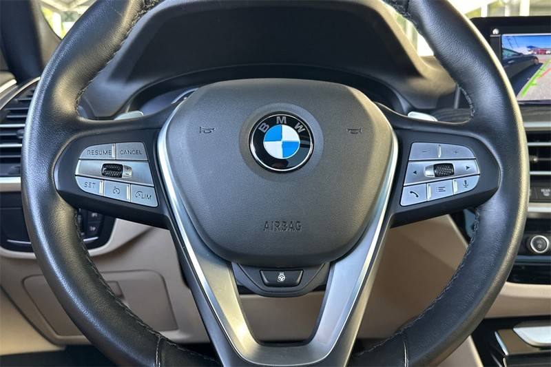 BMW X3 Vehicle Full-screen Gallery Image 24