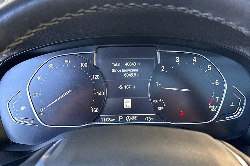 BMW X3 Vehicle Full-screen Gallery Image 25