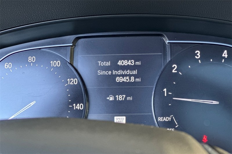 BMW X3 Vehicle Full-screen Gallery Image 26