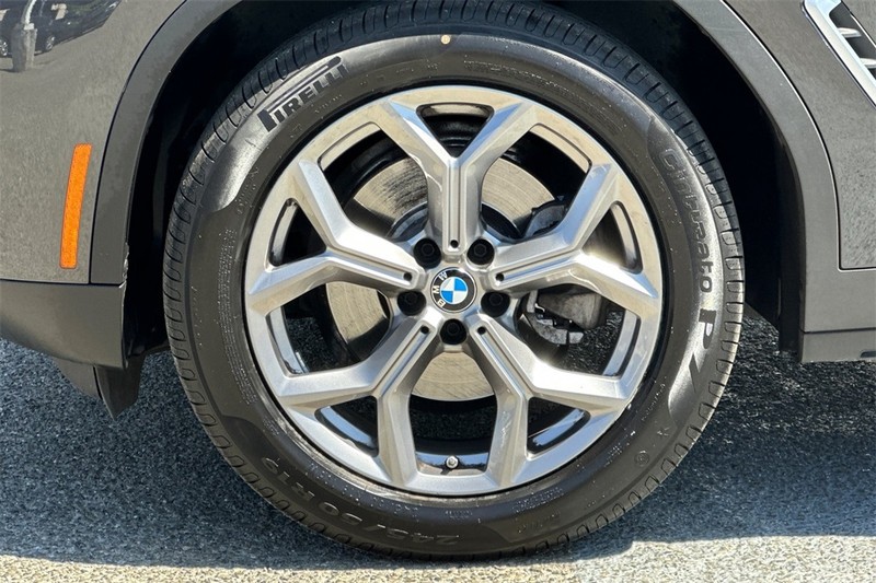 BMW X3 Vehicle Full-screen Gallery Image 27