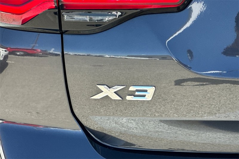 BMW X3 Vehicle Full-screen Gallery Image 28