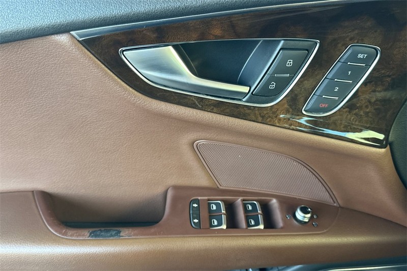 Audi A7 Vehicle Full-screen Gallery Image 11
