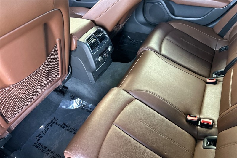 Audi A7 Vehicle Full-screen Gallery Image 12