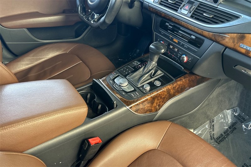 Audi A7 Vehicle Full-screen Gallery Image 15