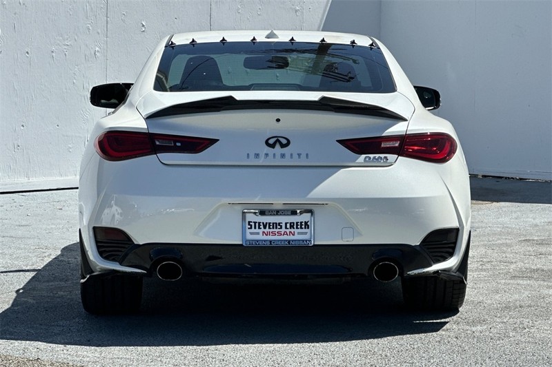 INFINITI Q60 Vehicle Full-screen Gallery Image 05
