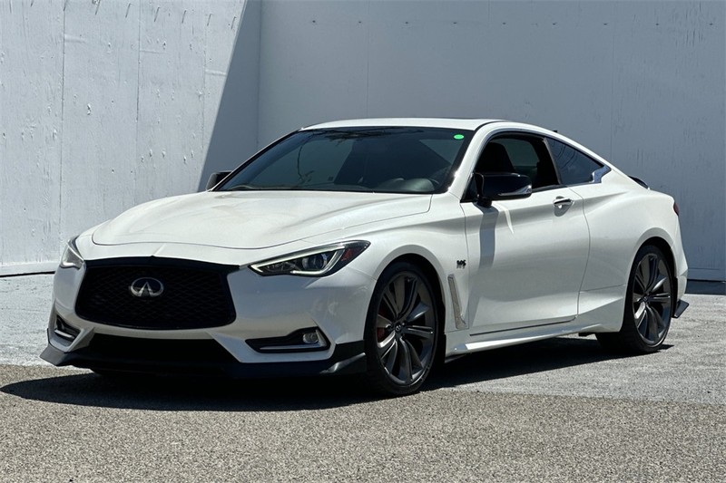 INFINITI Q60 Vehicle Full-screen Gallery Image 08