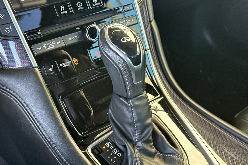 INFINITI Q60 Vehicle Full-screen Gallery Image 21