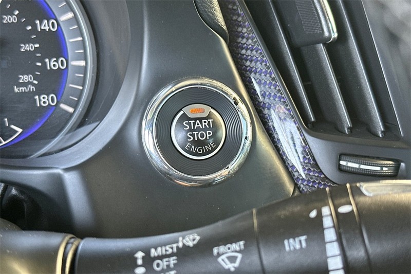 INFINITI Q60 Vehicle Full-screen Gallery Image 22