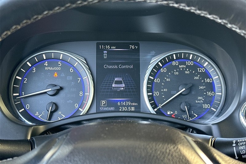 INFINITI Q60 Vehicle Full-screen Gallery Image 24
