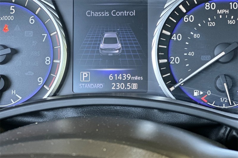 INFINITI Q60 Vehicle Full-screen Gallery Image 25