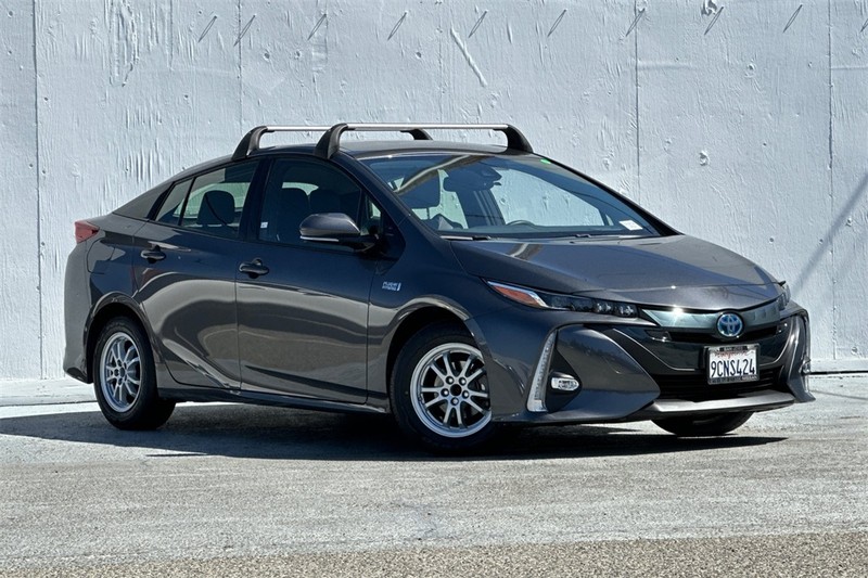 Toyota Prius Prime Vehicle Full-screen Gallery Image 02