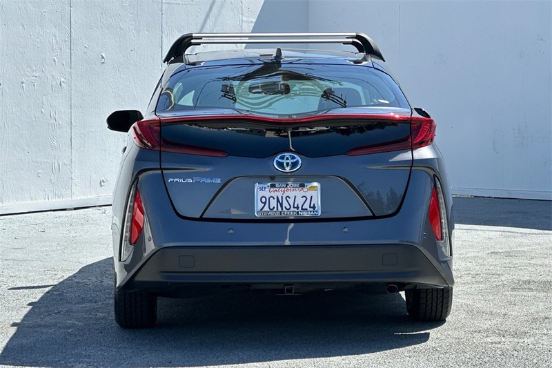 Toyota Prius Prime Vehicle Full-screen Gallery Image 05