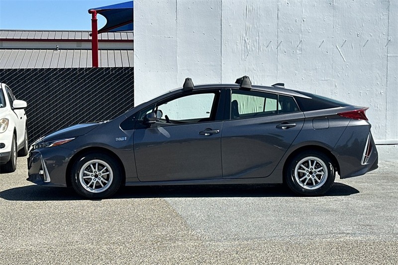 Toyota Prius Prime Vehicle Full-screen Gallery Image 07
