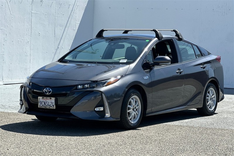 Toyota Prius Prime Vehicle Full-screen Gallery Image 08
