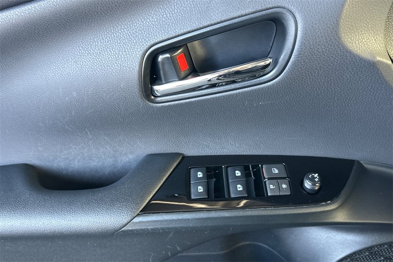 Toyota Prius Prime Vehicle Full-screen Gallery Image 11