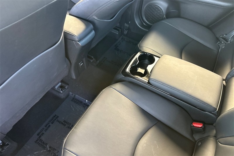 Toyota Prius Prime Vehicle Full-screen Gallery Image 12