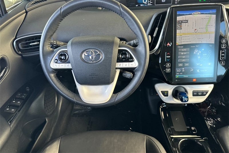 Toyota Prius Prime Vehicle Full-screen Gallery Image 14