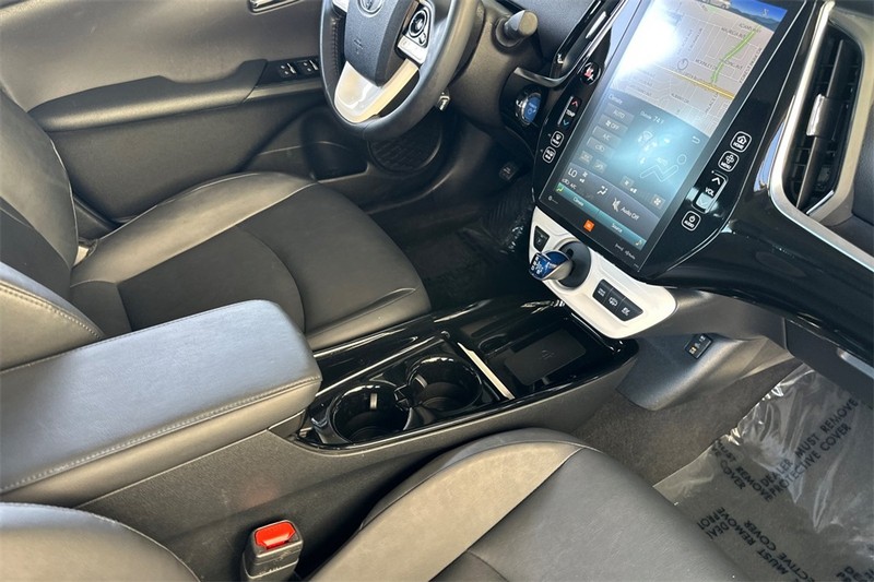 Toyota Prius Prime Vehicle Full-screen Gallery Image 16