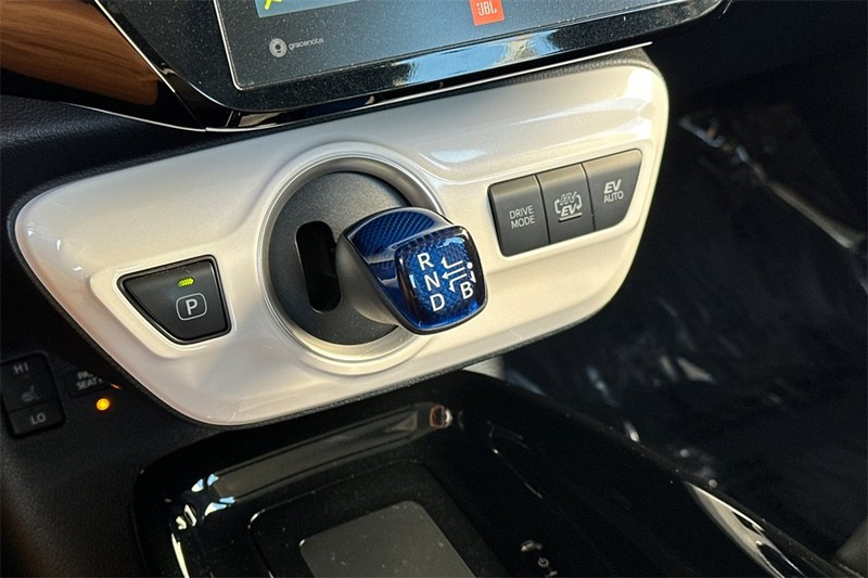 Toyota Prius Prime Vehicle Full-screen Gallery Image 22