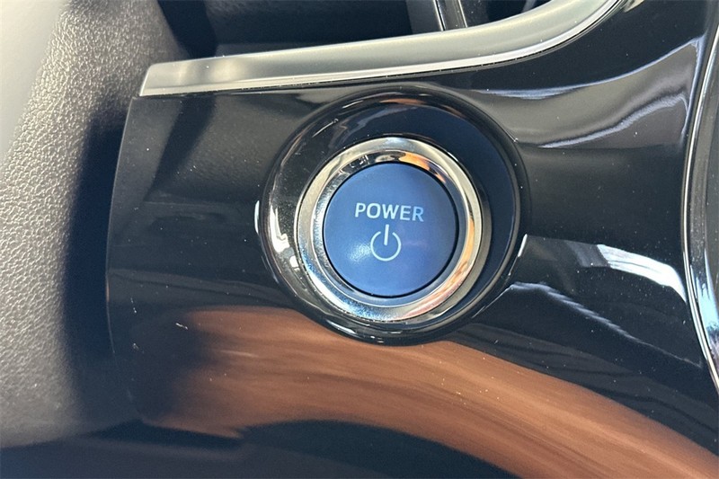 Toyota Prius Prime Vehicle Full-screen Gallery Image 23