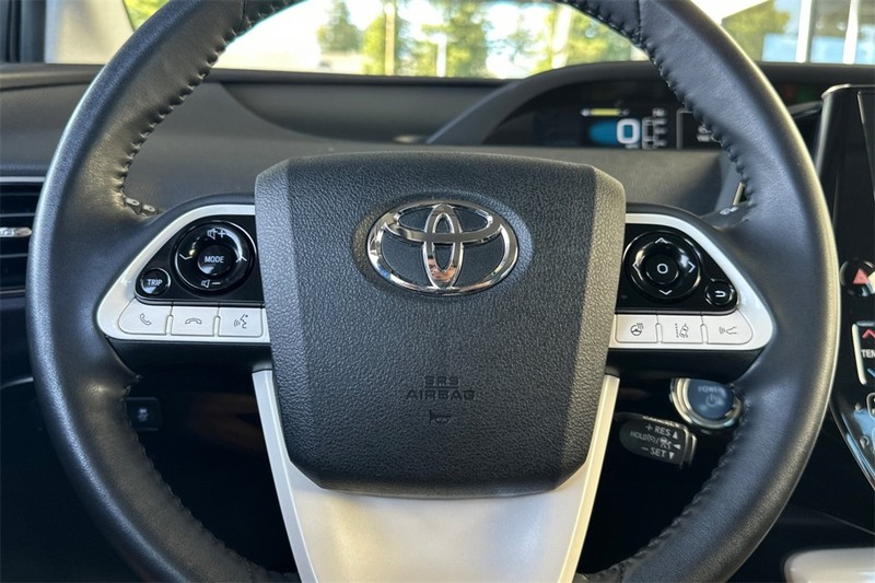 Toyota Prius Prime Vehicle Full-screen Gallery Image 24