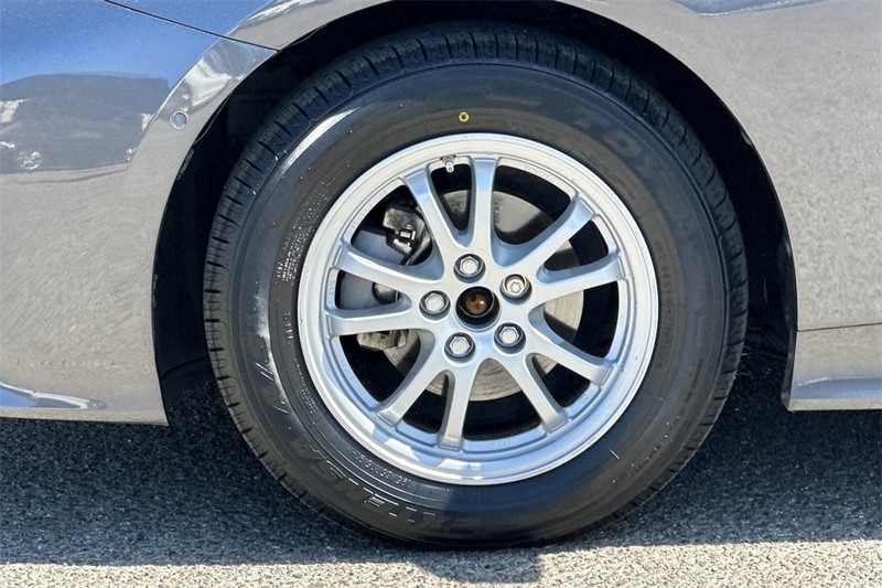 Toyota Prius Prime Vehicle Full-screen Gallery Image 27