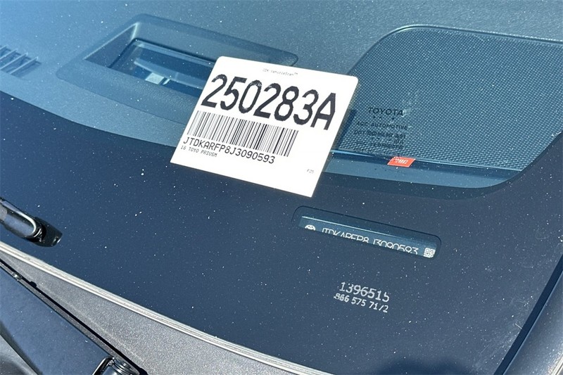Toyota Prius Prime Vehicle Full-screen Gallery Image 29