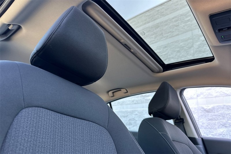 Nissan Altima Vehicle Full-screen Gallery Image 16