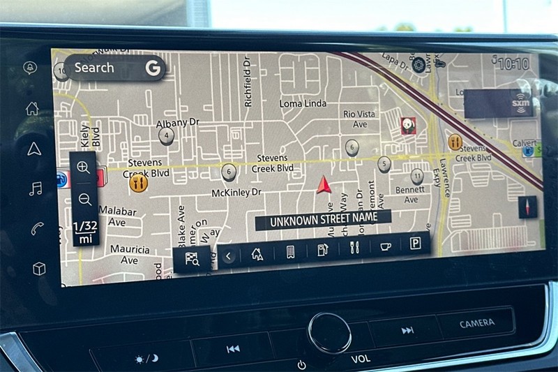 Nissan Altima Vehicle Full-screen Gallery Image 18