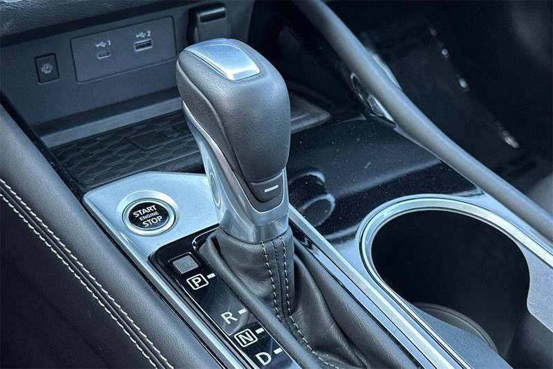 Nissan Altima Vehicle Full-screen Gallery Image 21