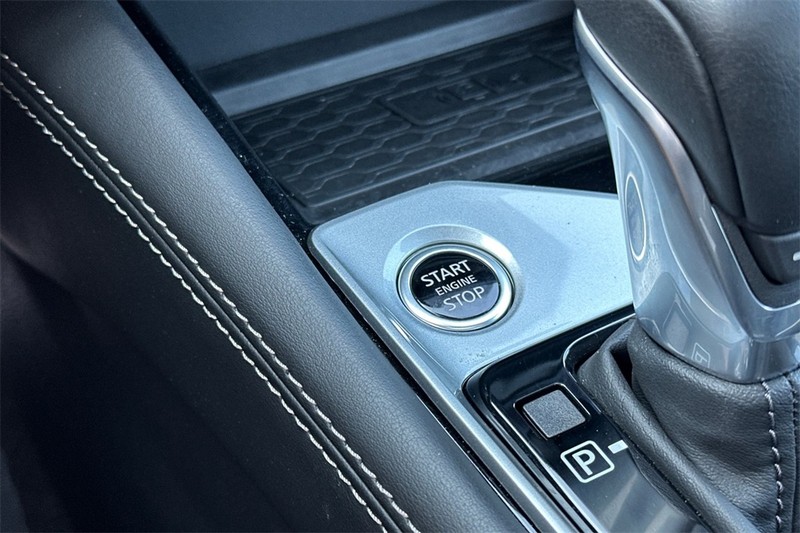 Nissan Altima Vehicle Full-screen Gallery Image 22