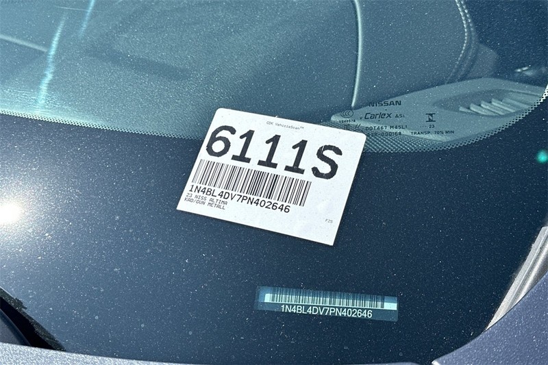 Nissan Altima Vehicle Full-screen Gallery Image 28