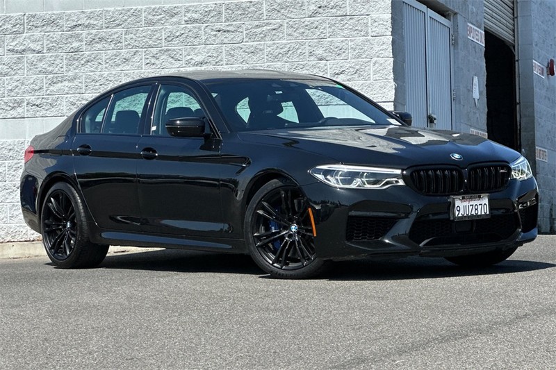 BMW M5 Vehicle Full-screen Gallery Image 02
