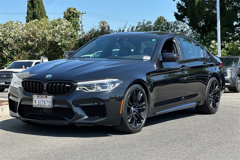 BMW M5 Vehicle Full-screen Gallery Image 08