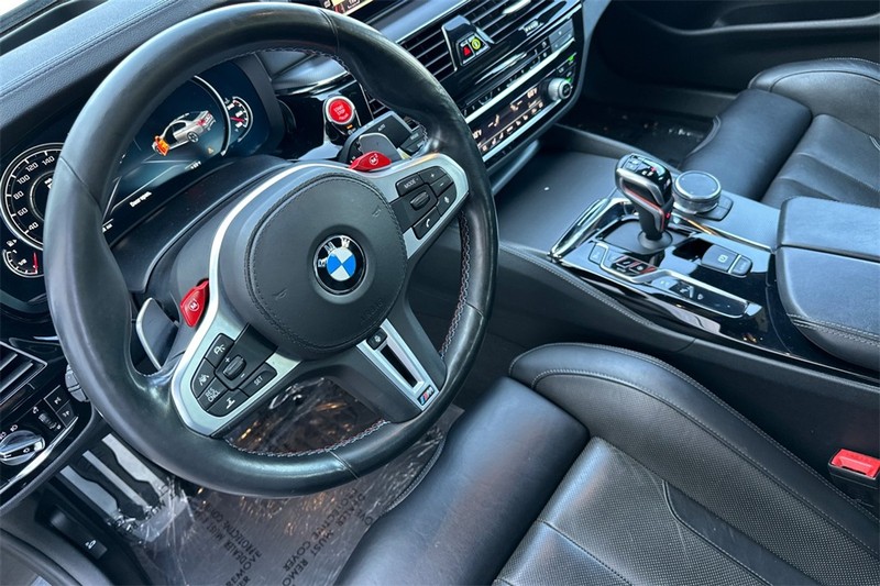 BMW M5 Vehicle Full-screen Gallery Image 10