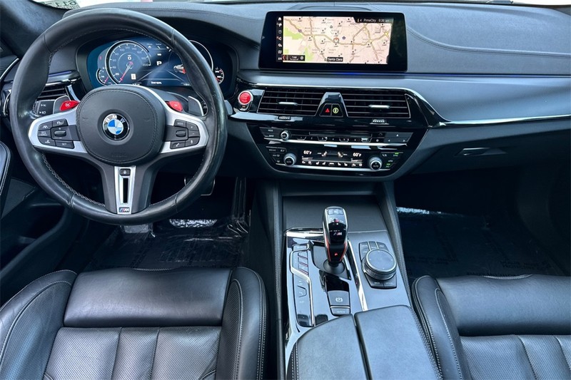 BMW M5 Vehicle Full-screen Gallery Image 13