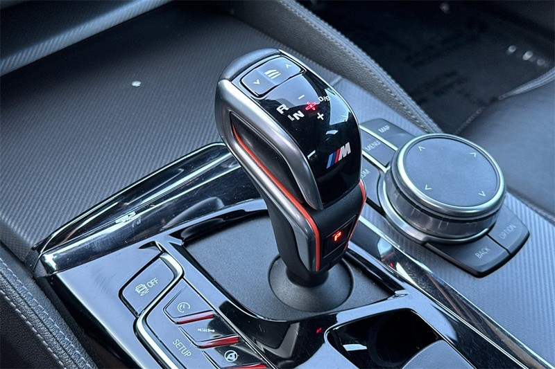 BMW M5 Vehicle Full-screen Gallery Image 21