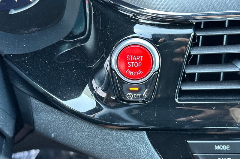 BMW M5 Vehicle Full-screen Gallery Image 22