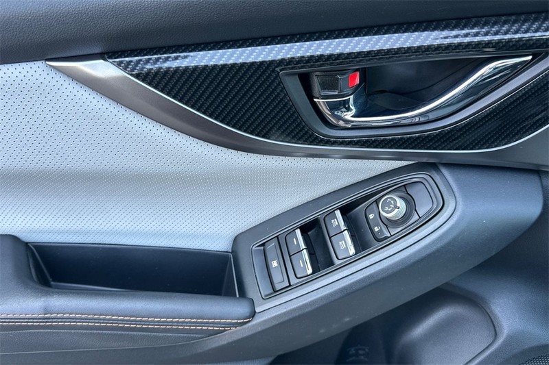 Subaru Crosstrek Vehicle Full-screen Gallery Image 11