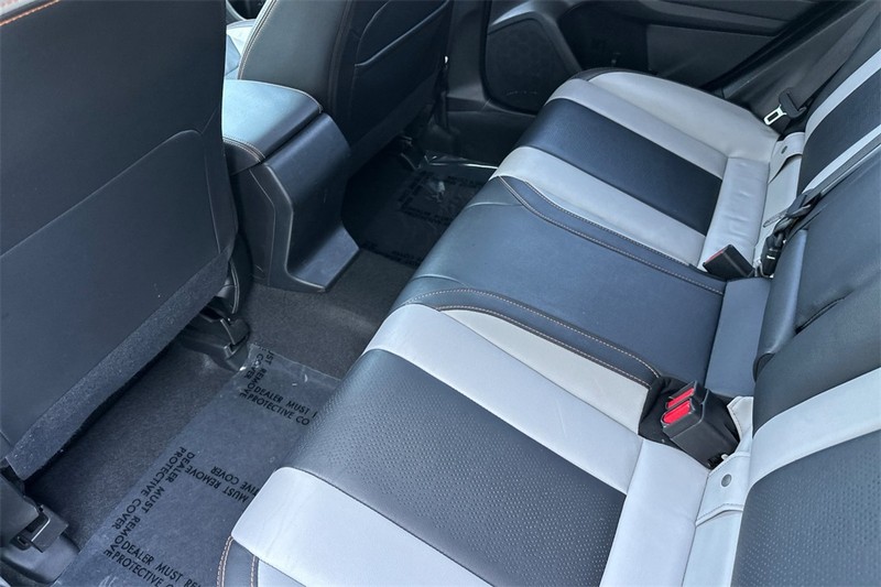 Subaru Crosstrek Vehicle Full-screen Gallery Image 12
