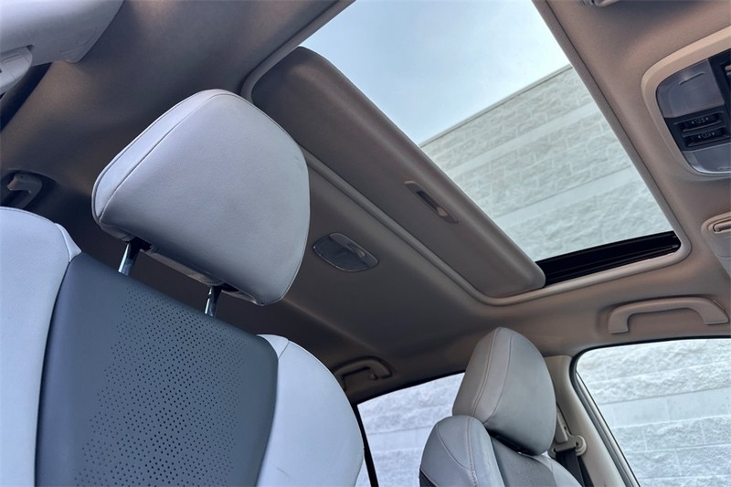 Subaru Crosstrek Vehicle Full-screen Gallery Image 17