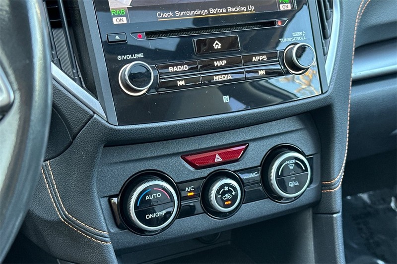 Subaru Crosstrek Vehicle Full-screen Gallery Image 21